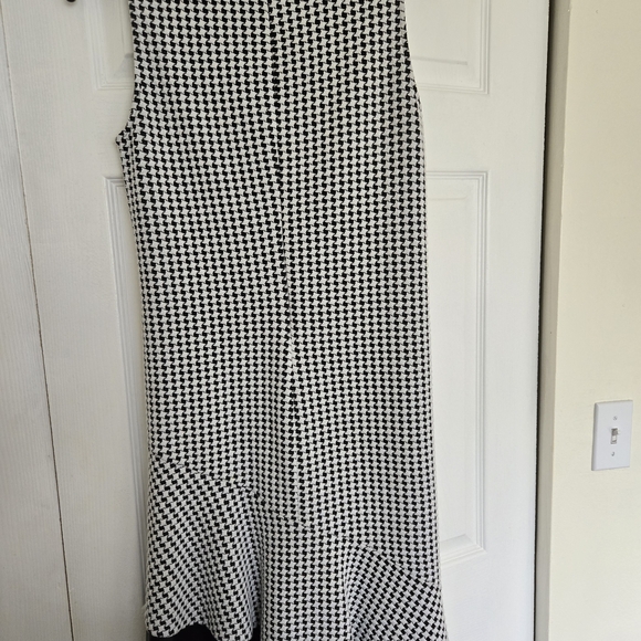 Michael Kors Black and White Asymmetrical Ruffled Sheath Dress - Picture 3 of 9